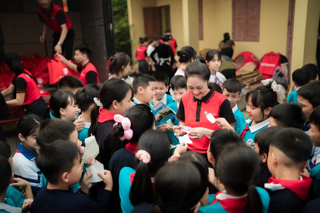 H&agrave;nh tr&igrave;nh "rực rỡ" của Bảo Anh  - Ảnh 9.