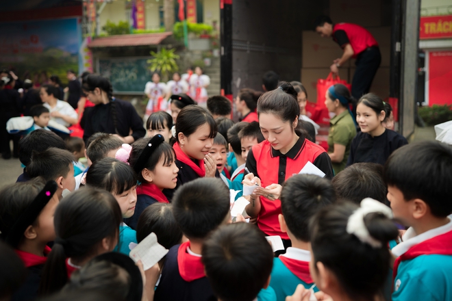 H&agrave;nh tr&igrave;nh "rực rỡ" của Bảo Anh  - Ảnh 4.