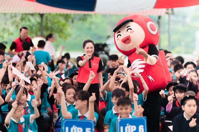 H&agrave;nh tr&igrave;nh "rực rỡ" của Bảo Anh  - Ảnh 6.