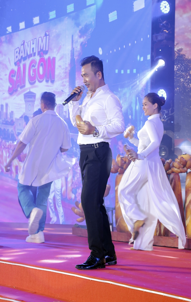 Ca kh&uacute;c "B&aacute;nh m&igrave; S&agrave;i G&ograve;n" ấn tượng ở Lễ hội B&aacute;nh m&igrave; Việt Nam 2026  - Ảnh 4.