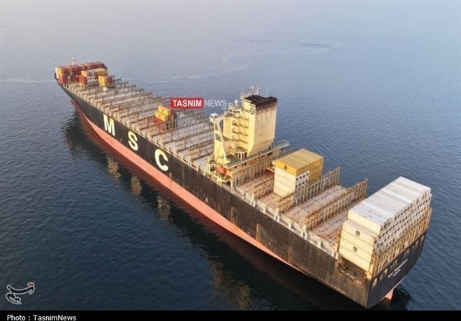 Iran c&ocirc;ng bố loạt ảnh bắt 2 t&agrave;u container ở eo biển Hormuz - Ảnh 7.