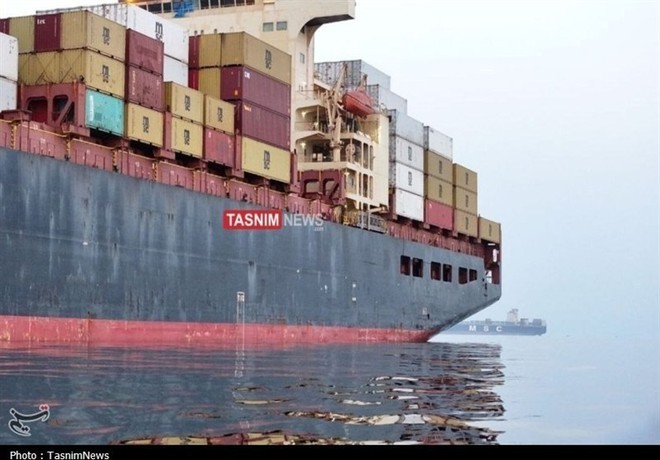Iran c&ocirc;ng bố loạt ảnh bắt 2 t&agrave;u container ở eo biển Hormuz - Ảnh 5.