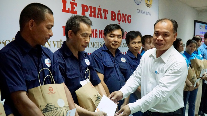 Th&aacute;ng C&ocirc;ng nh&acirc;n: Người lao động hạnh ph&uacute;c khi được chăm lo, tặng bếp ấm  - Ảnh 12.