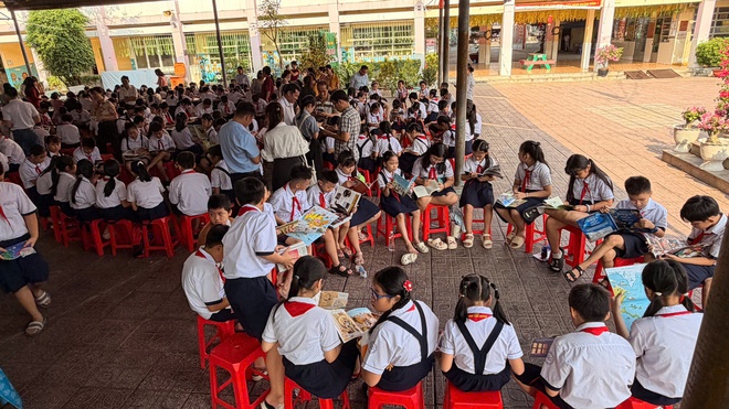 "Mở s&aacute;ch - Mở tương lai" đến học sinh tiểu học TPHCM - Ảnh 4.