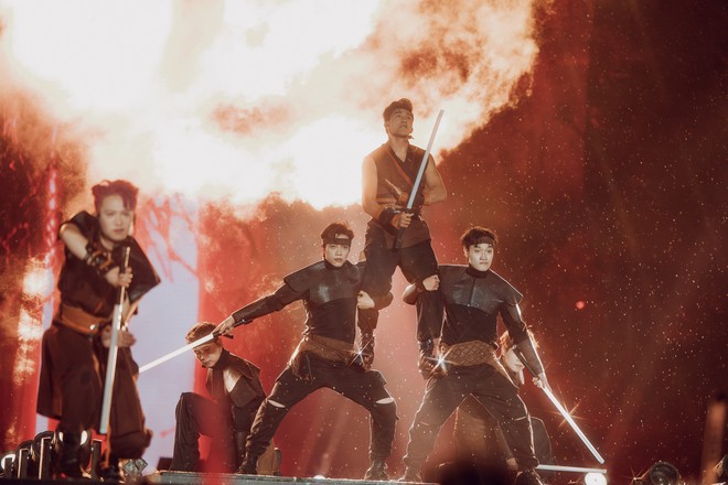 "Gai Home" concert: Kh&eacute;p lại h&agrave;nh tr&igrave;nh rực rỡ của Anh trai vượt ng&agrave;n ch&ocirc;ng gai 2024  - Ảnh 26.