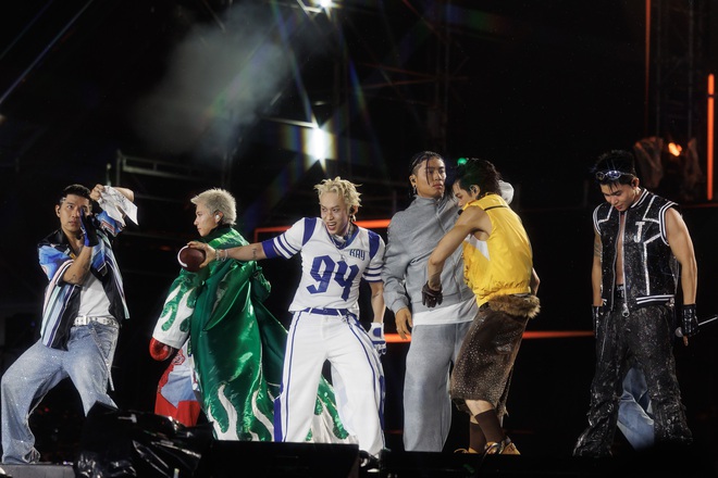 "Gai Home" concert: Kh&eacute;p lại h&agrave;nh tr&igrave;nh rực rỡ của Anh trai vượt ng&agrave;n ch&ocirc;ng gai 2024  - Ảnh 17.