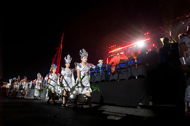 Đan Trường c&ugrave;ng con trai h&aacute;t Sử ca  - Ảnh 3.