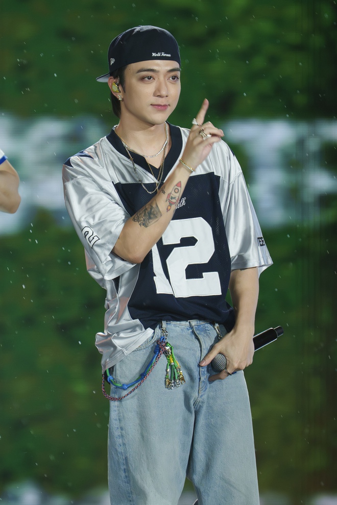 "Gai Home" concert: Kh&eacute;p lại h&agrave;nh tr&igrave;nh rực rỡ của Anh trai vượt ng&agrave;n ch&ocirc;ng gai 2024  - Ảnh 27.