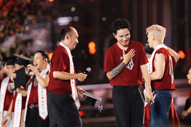 "Gai Home" concert: Kh&eacute;p lại h&agrave;nh tr&igrave;nh rực rỡ của Anh trai vượt ng&agrave;n ch&ocirc;ng gai 2024  - Ảnh 37.