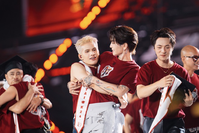 "Gai Home" concert: Kh&eacute;p lại h&agrave;nh tr&igrave;nh rực rỡ của Anh trai vượt ng&agrave;n ch&ocirc;ng gai 2024  - Ảnh 31.