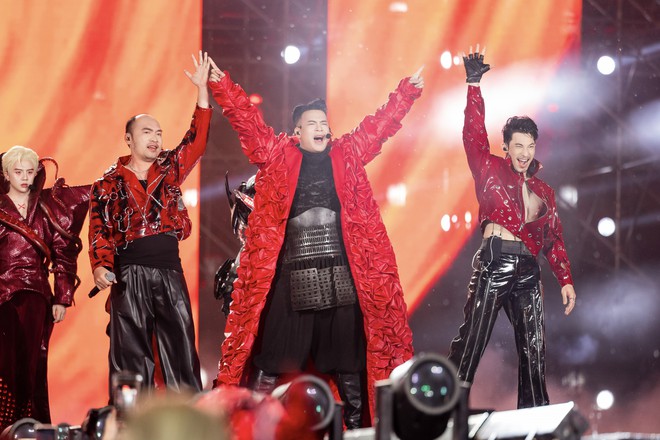 "Gai Home" concert: Kh&eacute;p lại h&agrave;nh tr&igrave;nh rực rỡ của Anh trai vượt ng&agrave;n ch&ocirc;ng gai 2024  - Ảnh 18.