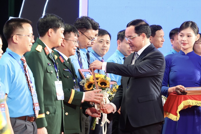 Chủ tịch Quốc hội Trần Thanh Mẫn: N&acirc;ng cao năng suất lao động v&agrave; tăng trưởng hai con số - Ảnh 6.