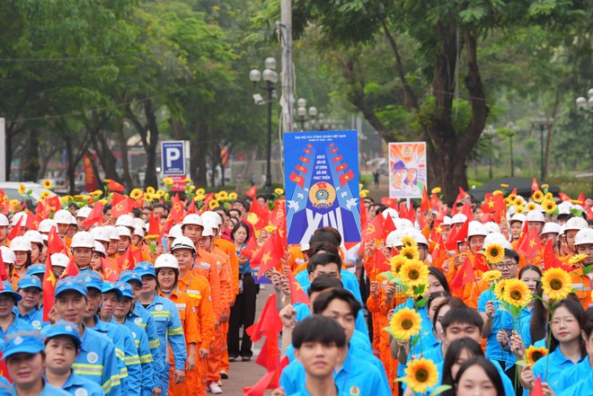 Trọng thể kỷ niệm 140 năm Ng&agrave;y Quốc tế Lao động v&agrave; tuy&ecirc;n dương chủ tịch C&ocirc;ng đo&agrave;n cơ sở xuất sắc - Ảnh 3.