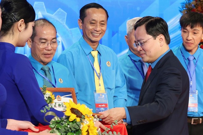 Chủ tịch Quốc hội Trần Thanh Mẫn: N&acirc;ng cao năng suất lao động v&agrave; tăng trưởng hai con số - Ảnh 9.