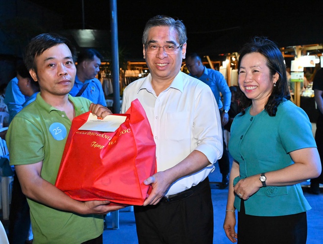 LĐLĐ TPHCM ch&iacute;nh thức khai mạc Th&aacute;ng C&ocirc;ng nh&acirc;n 2026 - Ảnh 11.