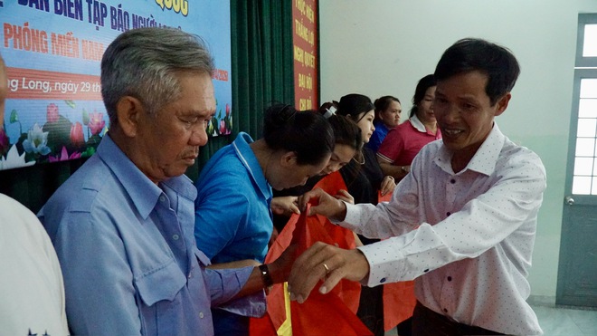 Rực rỡ tuyến &ldquo;Đường cờ Tổ quốc&rdquo; dẫn v&agrave;o Khu Di t&iacute;ch Lịch sử Rạch Gi&agrave; - Ảnh 1.