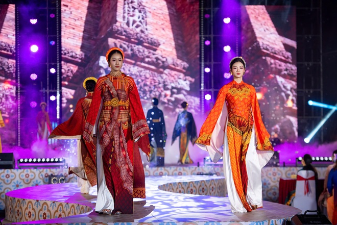 Đ&agrave;m Vĩnh Hưng v&agrave; con trai diễn &aacute;o d&agrave;i Việt H&ugrave;ng  - Ảnh 5.