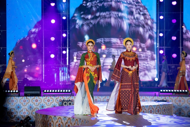 Đ&agrave;m Vĩnh Hưng v&agrave; con trai diễn &aacute;o d&agrave;i Việt H&ugrave;ng  - Ảnh 10.