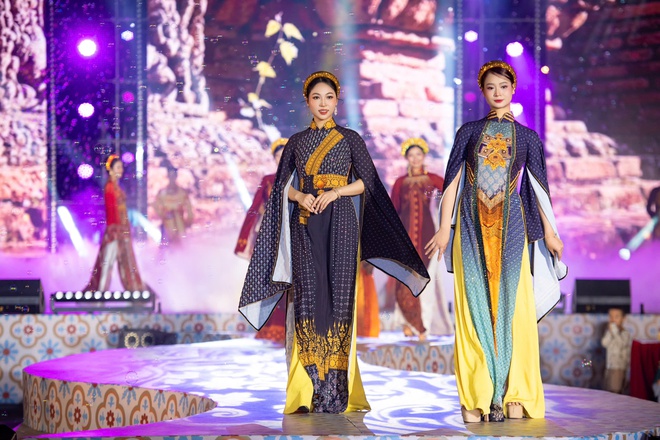 Đ&agrave;m Vĩnh Hưng v&agrave; con trai diễn &aacute;o d&agrave;i Việt H&ugrave;ng  - Ảnh 4.