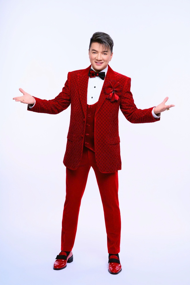 Đ&agrave;m Vĩnh Hưng với m&oacute;n qu&agrave; đặc biệt dịp lễ 30/4  - Ảnh 5.