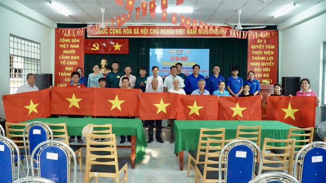 Rực rỡ tuyến &ldquo;Đường cờ Tổ quốc&rdquo; dẫn v&agrave;o Khu Di t&iacute;ch Lịch sử Rạch Gi&agrave; - Ảnh 3.