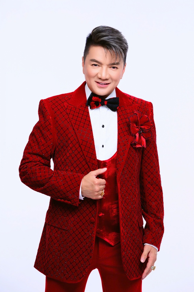 Đ&agrave;m Vĩnh Hưng với m&oacute;n qu&agrave; đặc biệt dịp lễ 30/4  - Ảnh 6.