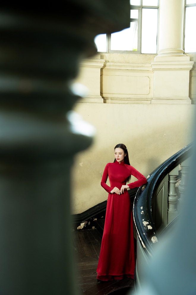 T&ocirc; Diệp H&agrave; khoe nhan sắc rạng rỡ trong t&agrave; &aacute;o d&agrave;i, h&agrave;o hứng đ&oacute;n đại lễ 30/4  - Ảnh 10.