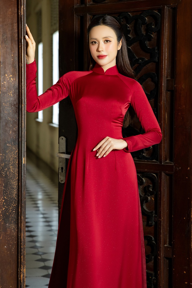 T&ocirc; Diệp H&agrave; khoe nhan sắc rạng rỡ trong t&agrave; &aacute;o d&agrave;i, h&agrave;o hứng đ&oacute;n đại lễ 30/4  - Ảnh 3.