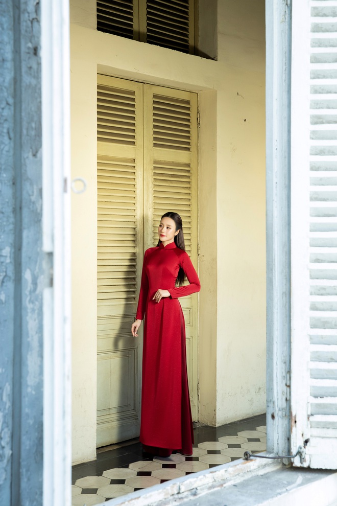 T&ocirc; Diệp H&agrave; khoe nhan sắc rạng rỡ trong t&agrave; &aacute;o d&agrave;i, h&agrave;o hứng đ&oacute;n đại lễ 30/4  - Ảnh 15.