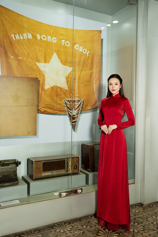 T&ocirc; Diệp H&agrave; khoe nhan sắc rạng rỡ trong t&agrave; &aacute;o d&agrave;i, h&agrave;o hứng đ&oacute;n đại lễ 30/4  - Ảnh 6.