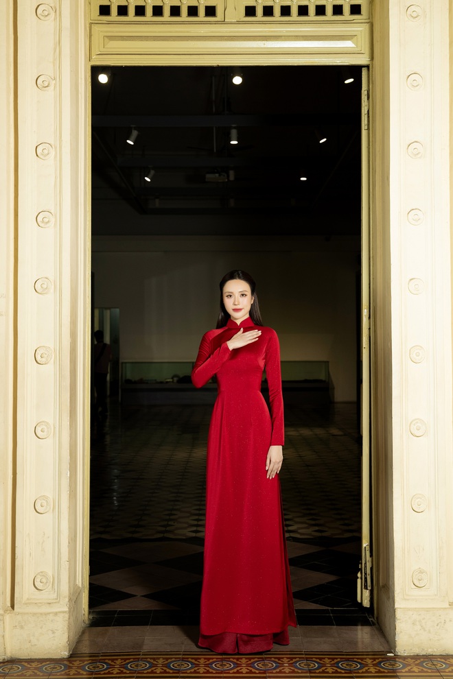 T&ocirc; Diệp H&agrave; khoe nhan sắc rạng rỡ trong t&agrave; &aacute;o d&agrave;i, h&agrave;o hứng đ&oacute;n đại lễ 30/4  - Ảnh 17.