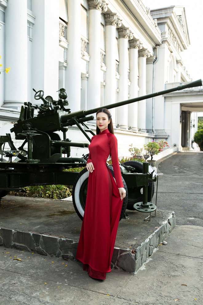 T&ocirc; Diệp H&agrave; khoe nhan sắc rạng rỡ trong t&agrave; &aacute;o d&agrave;i, h&agrave;o hứng đ&oacute;n đại lễ 30/4  - Ảnh 7.