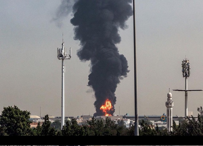 Chiến sự Trung Đ&ocirc;ng ng&agrave;y 3-4: Hai cơ sở dầu kh&iacute; bốc ch&aacute;y, Iran đ&ograve;i "x&oacute;a sổ" t&agrave;i sản Mỹ ở khu vực - Ảnh 1.