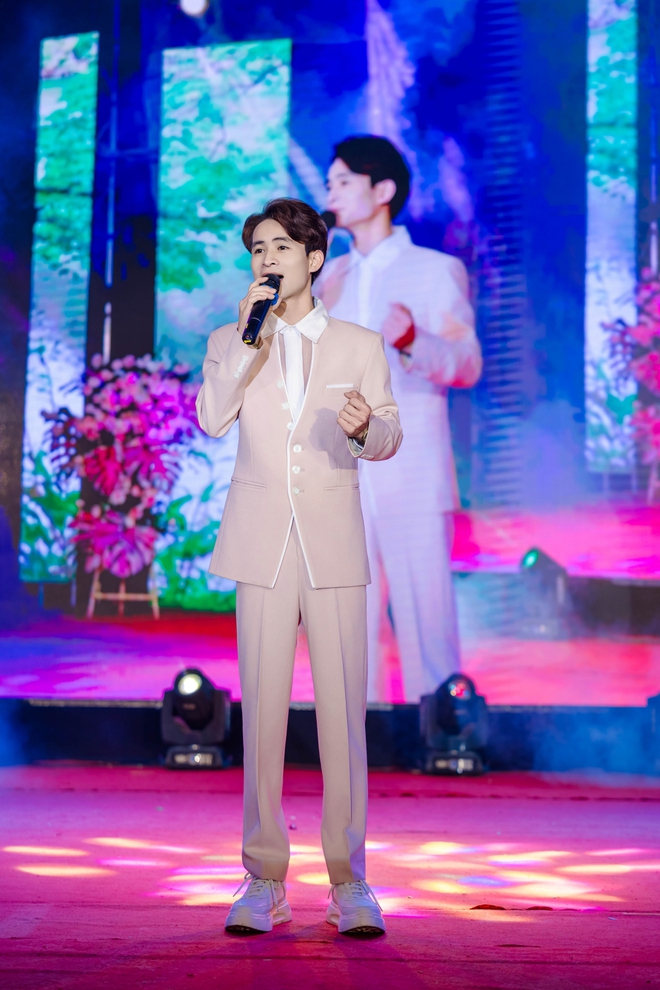 Phương Thanh h&aacute;t Quan họ tặng kh&aacute;n giả trong đ&ecirc;m sinh nhật đầy x&uacute;c động  - Ảnh 3.