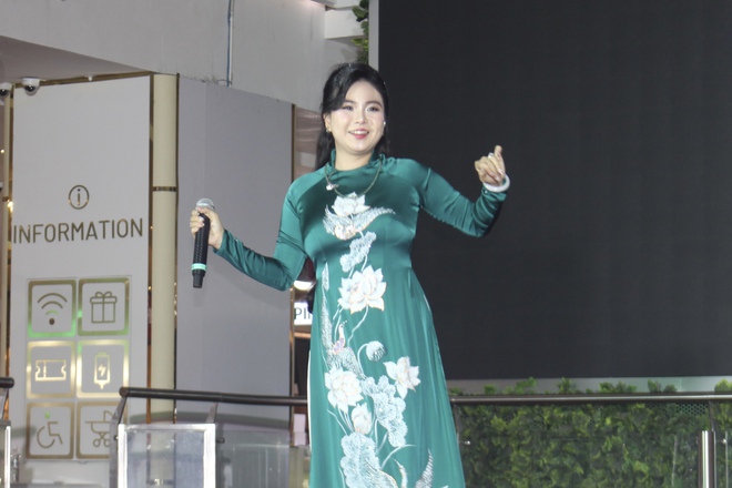 Lady Phương Th&ugrave;y c&ugrave;ng d&agrave;n nghệ sĩ kh&eacute;p lại Lễ hội "T&ocirc;n vinh c&agrave; ph&ecirc; - tr&agrave; Việt" lần thứ 4  - Ảnh 2.