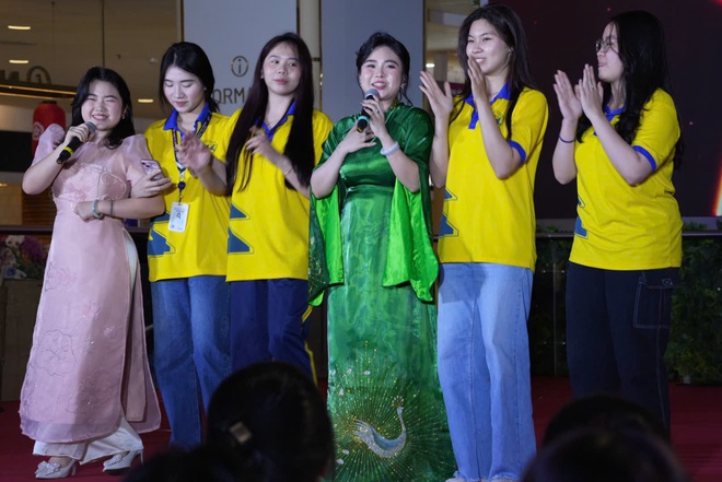 Lady Phương Th&ugrave;y c&ugrave;ng d&agrave;n nghệ sĩ kh&eacute;p lại Lễ hội "T&ocirc;n vinh c&agrave; ph&ecirc; - tr&agrave; Việt" lần thứ 4  - Ảnh 3.