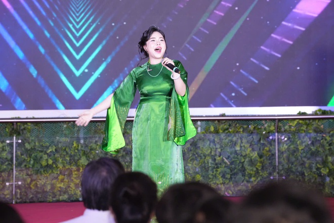 Lady Phương Th&ugrave;y c&ugrave;ng d&agrave;n nghệ sĩ kh&eacute;p lại Lễ hội "T&ocirc;n vinh c&agrave; ph&ecirc; - tr&agrave; Việt" lần thứ 4  - Ảnh 4.