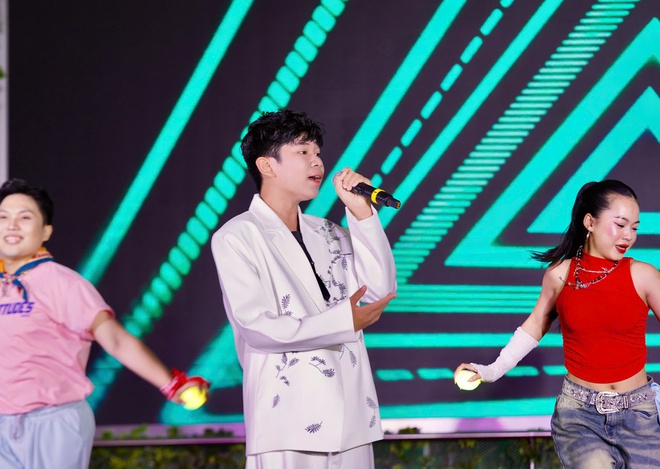 Lady Phương Th&ugrave;y c&ugrave;ng d&agrave;n nghệ sĩ kh&eacute;p lại Lễ hội "T&ocirc;n vinh c&agrave; ph&ecirc; - tr&agrave; Việt" lần thứ 4  - Ảnh 9.