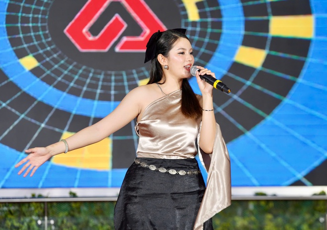 Lady Phương Th&ugrave;y c&ugrave;ng d&agrave;n nghệ sĩ kh&eacute;p lại Lễ hội "T&ocirc;n vinh c&agrave; ph&ecirc; - tr&agrave; Việt" lần thứ 4  - Ảnh 7.