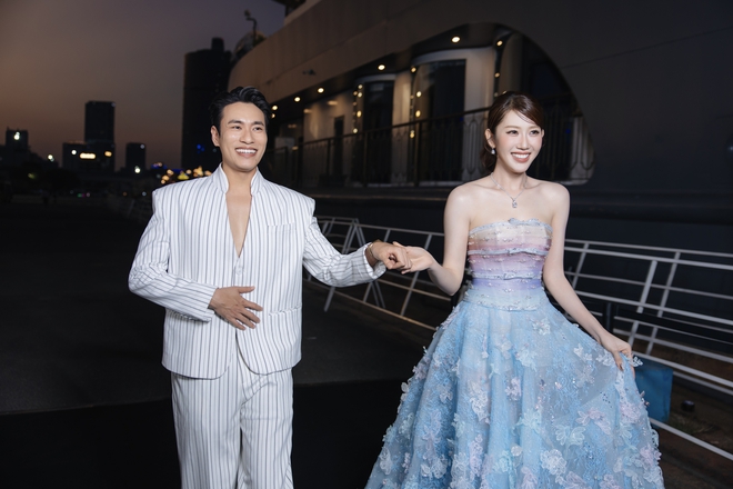 Th&uacute;y Ng&acirc;n rực rỡ tr&ecirc;n du thuyền  - Ảnh 5.