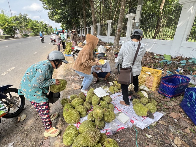 VIDEO: Con đường "thơm nức" nhất Cần Thơ h&uacute;t người mua suốt ng&agrave;y - Ảnh 8.