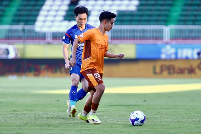 CLB Ho&agrave;ng Anh Gia Lai thua bạc nhược tr&ecirc;n s&acirc;n nh&agrave; - Ảnh 4.
