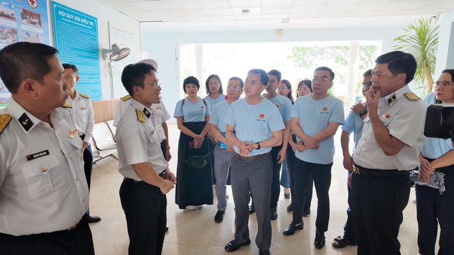 Không để thầy thuốc ở Trường Sa thiệt thòi - Ảnh 2.