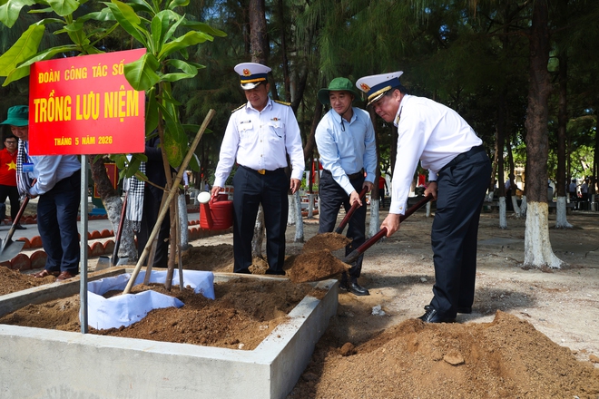Không để thầy thuốc ở Trường Sa thiệt thòi - Ảnh 3.