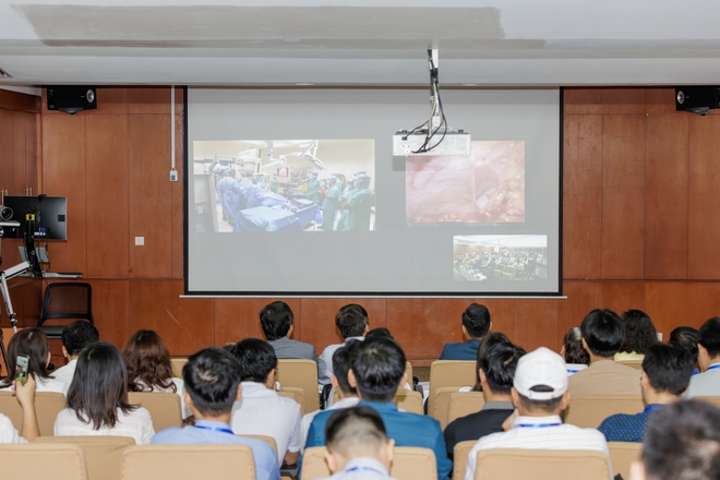 AI v&agrave; robot gi&uacute;p b&aacute;c sĩ xử l&yacute; ca ung thư dạ d&agrave;y phức tạp - Ảnh 2.