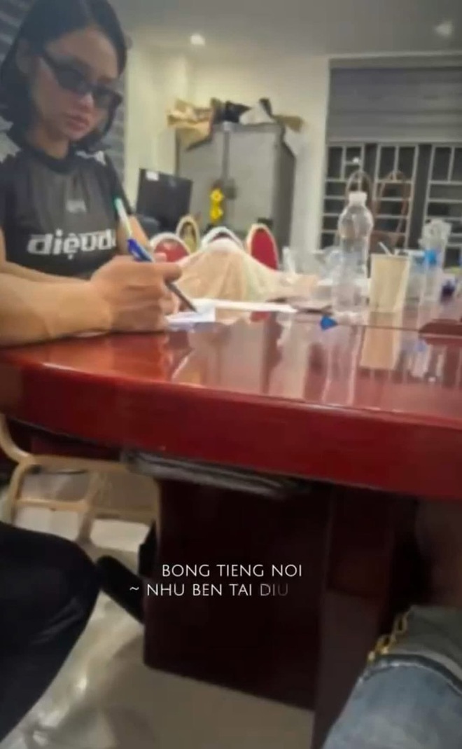 Lộ những h&igrave;nh ảnh của Miu L&ecirc; tại "đồn" thu h&uacute;t sự ch&uacute; &yacute;  - Ảnh 1.