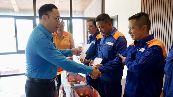X&atilde; B&igrave;nh Lợi, TPHCM: Tri &acirc;n người lao động bằng những hoạt động thiết thực, nghĩa t&igrave;nh - Ảnh 12.