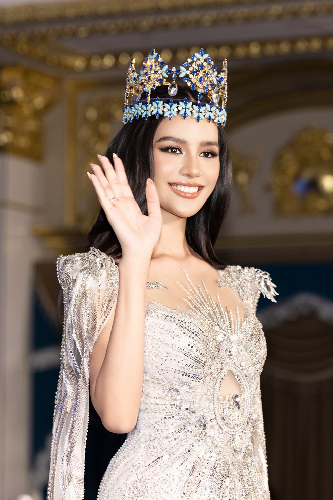 Nhan sắc Hoa hậu Thế giới Opal Suchata Chuangsri khi đến Việt Nam  - Ảnh 7.