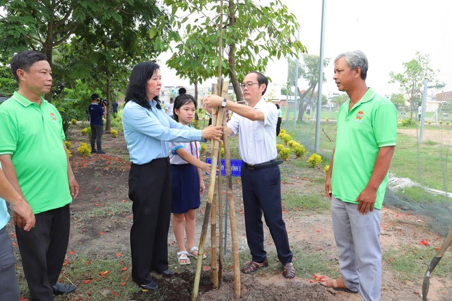 X&atilde; Vĩnh Lộc kh&aacute;nh th&agrave;nh C&ocirc;ng vi&ecirc;n Đo&agrave;n kết 3.100 m&sup2; phục vụ người d&acirc;n - Ảnh 10.