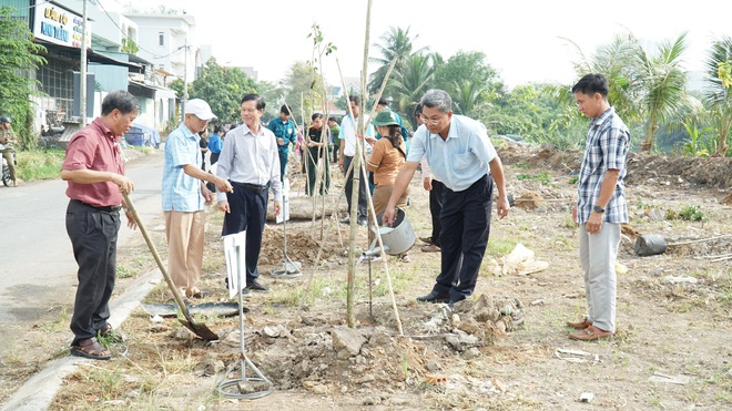 X&atilde; B&igrave;nh Hưng, TPHCM: Trồng hơn 1.800 c&acirc;y xanh hưởng ứng "Đời đời nhớ ơn B&aacute;c Hồ" - Ảnh 9.